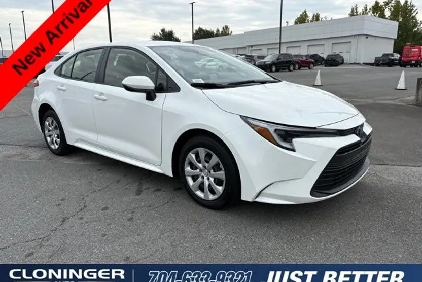 2025 Toyota Corolla Hybrid LE photo 1