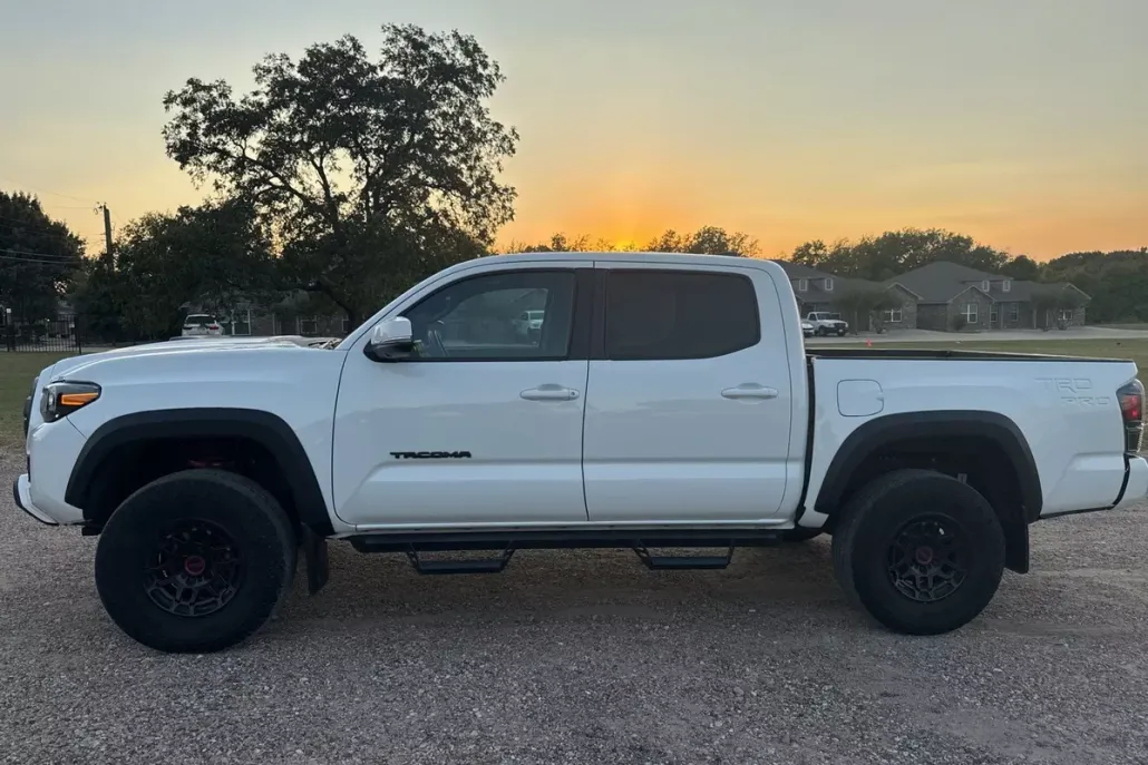 2023 Toyota Tacoma V6 photo 1