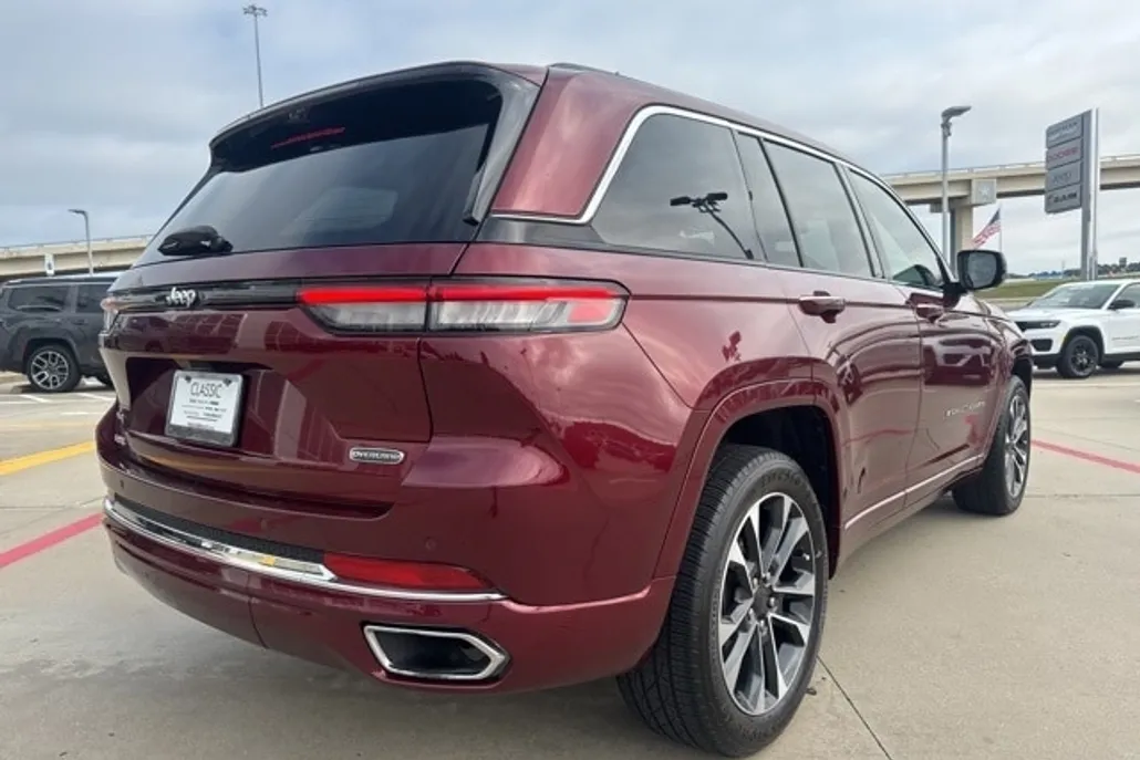 2022 Jeep Grand Cherokee Overland photo 1