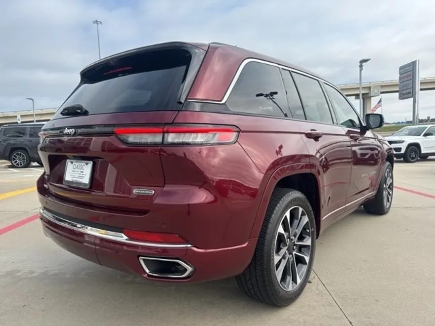 2022 Jeep Grand Cherokee Overland photo 1