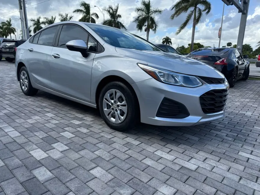 2019 Chevrolet Cruze LS photo 1