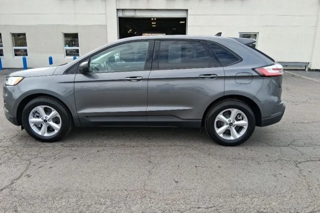 2024 Ford Edge SE photo 1
