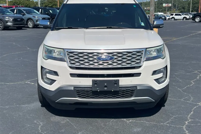 2017 Ford Explorer Platinum photo 1