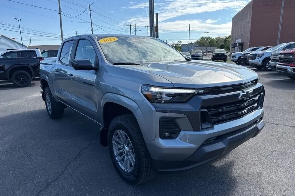 2023 Chevrolet Colorado LT photo 1
