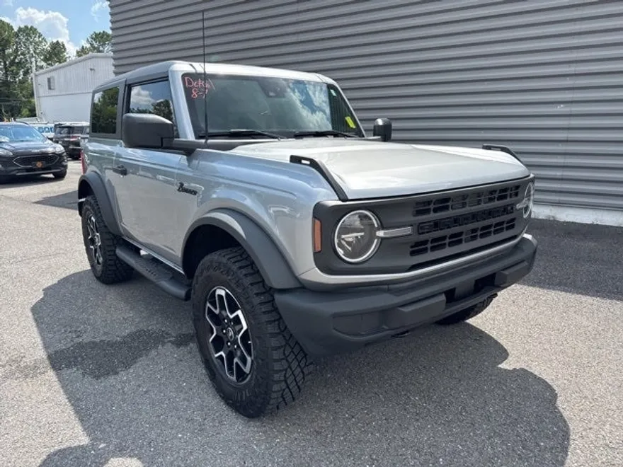 2023 Ford Bronco Base photo 1