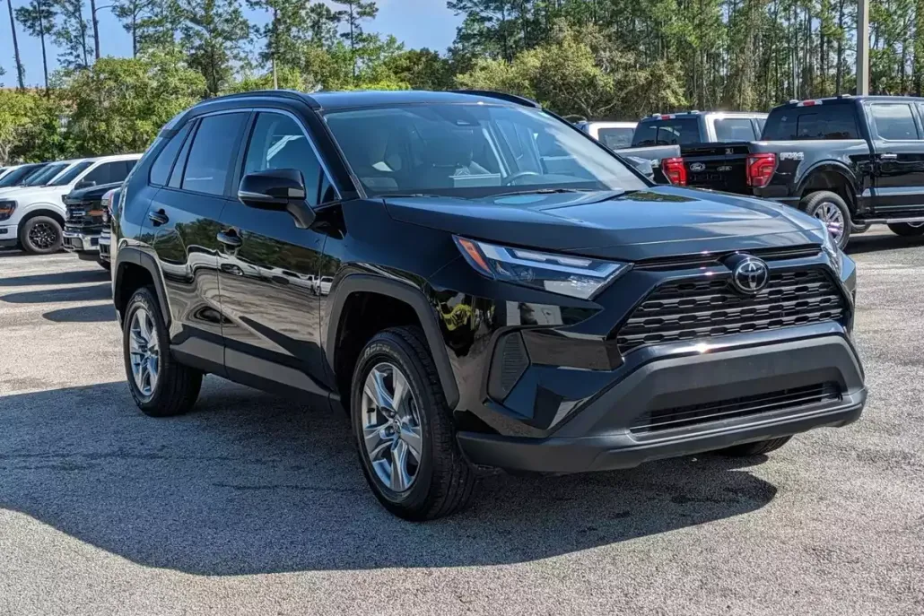2024 Toyota RAV4 XLE photo 1