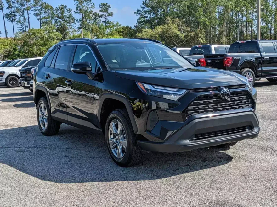 2024 Toyota RAV4 XLE photo 1