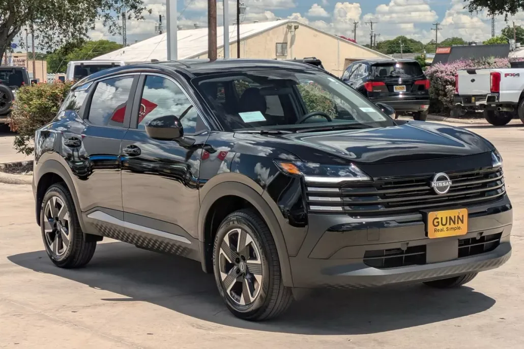 2025 Nissan Kicks SV photo 1