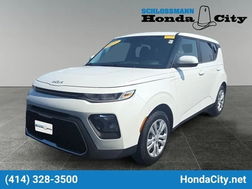 2022 Kia Soul LX photo 1