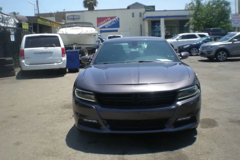 2016 Dodge Charger SXT photo 1
