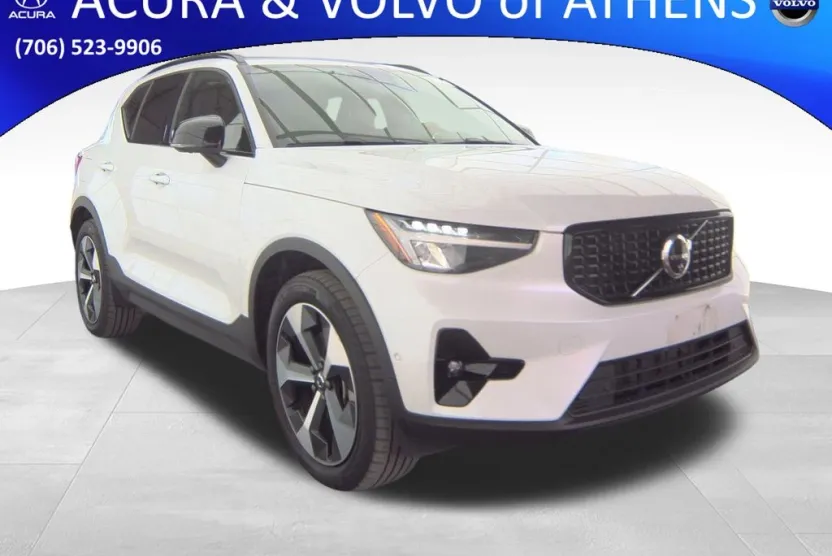 2024 Volvo XC40 Plus photo 1
