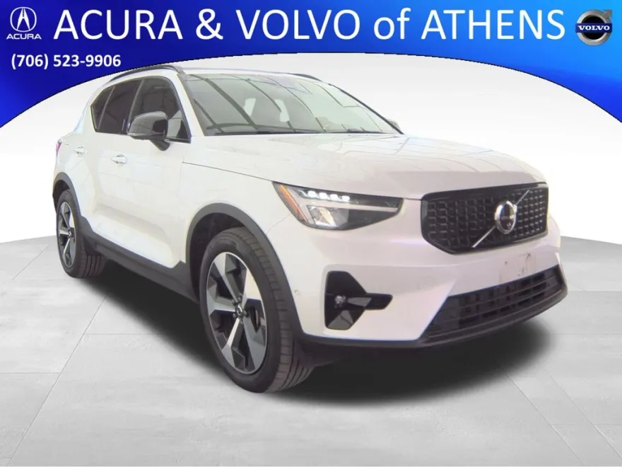 2024 Volvo XC40 Plus photo 1