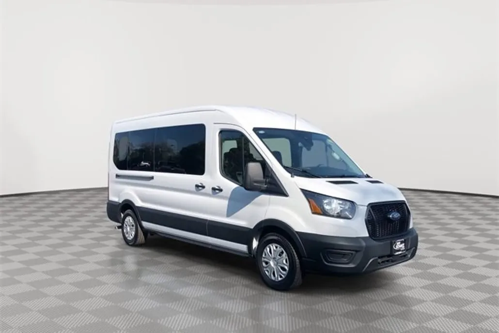 2023 Ford Transit Passenger XL photo 1