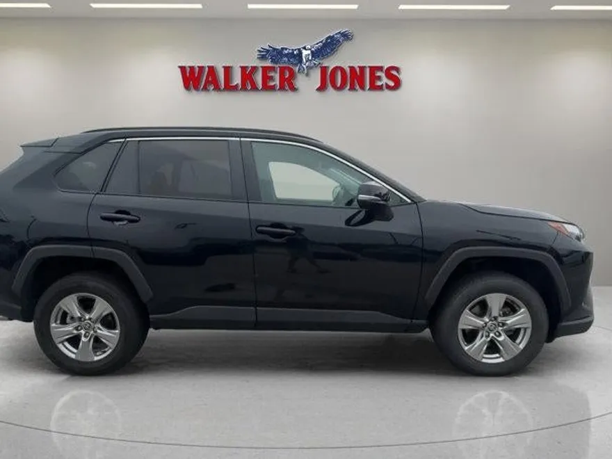 2023 Toyota RAV4 XLE photo 1