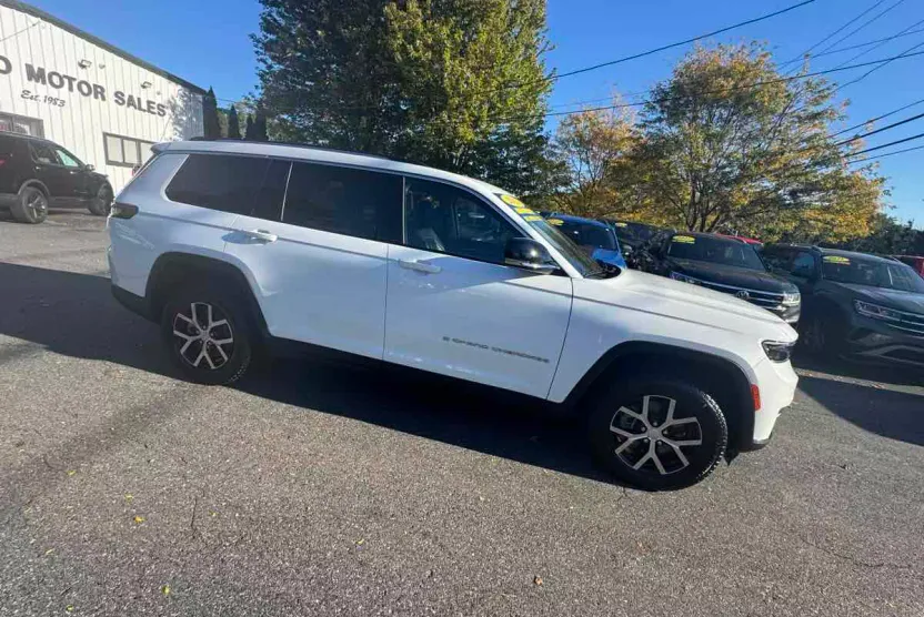 2023 Jeep Grand Cherokee Limited photo 1