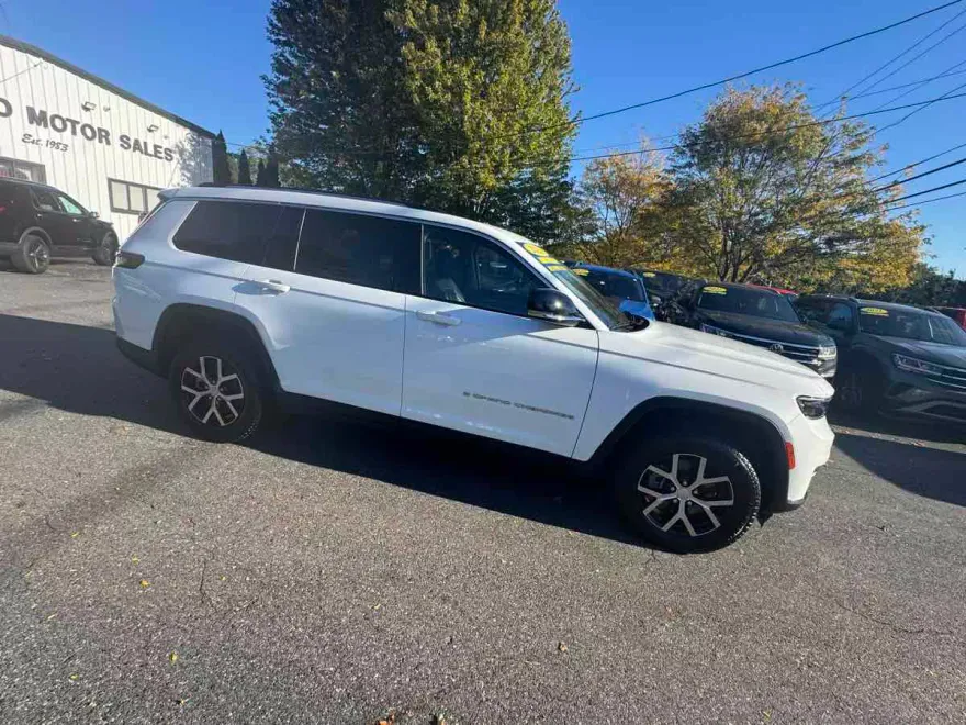 2023 Jeep Grand Cherokee Limited photo 1
