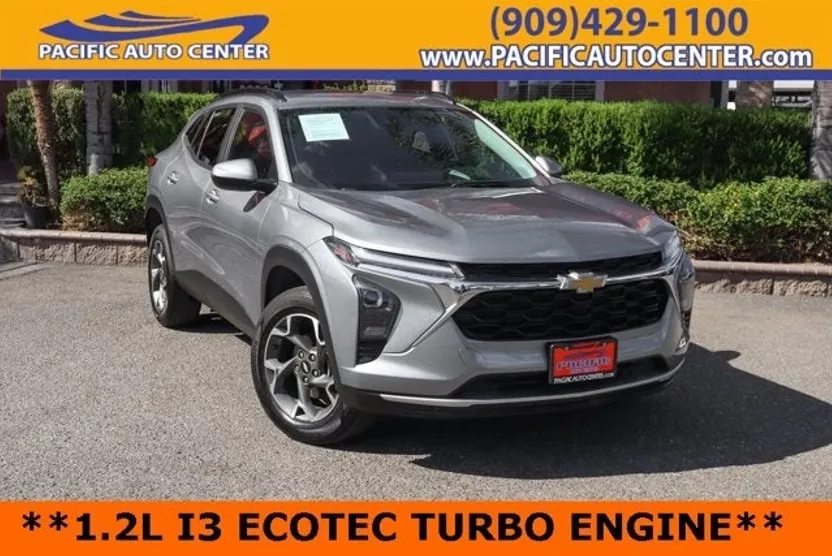 2024 Chevrolet Trax LT photo 1