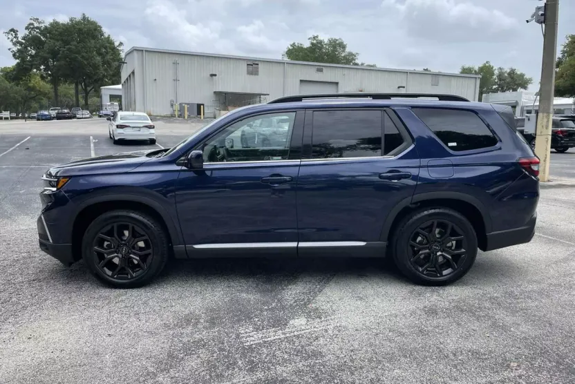 2025 Honda Pilot Touring photo 1
