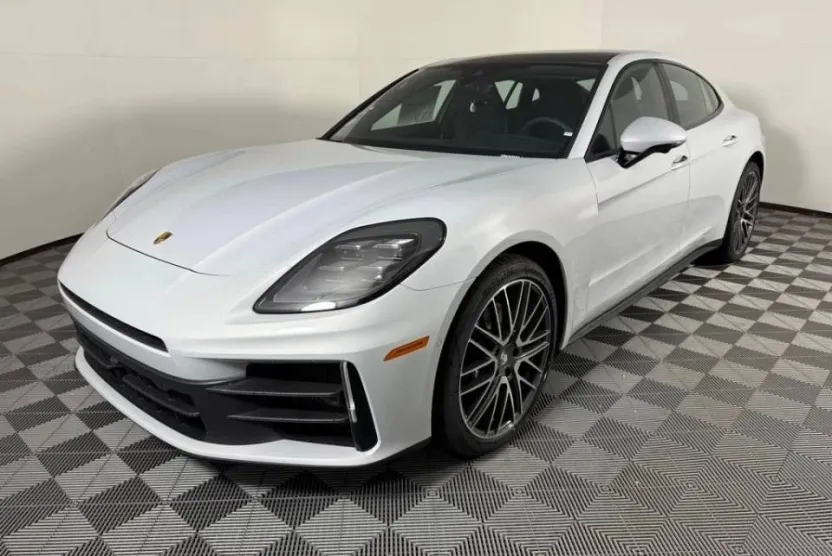 2025 Porsche Panamera 4 photo 1