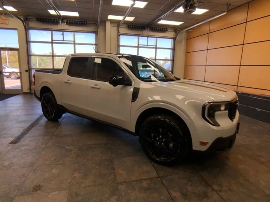 2025 Ford Maverick Lariat photo 1
