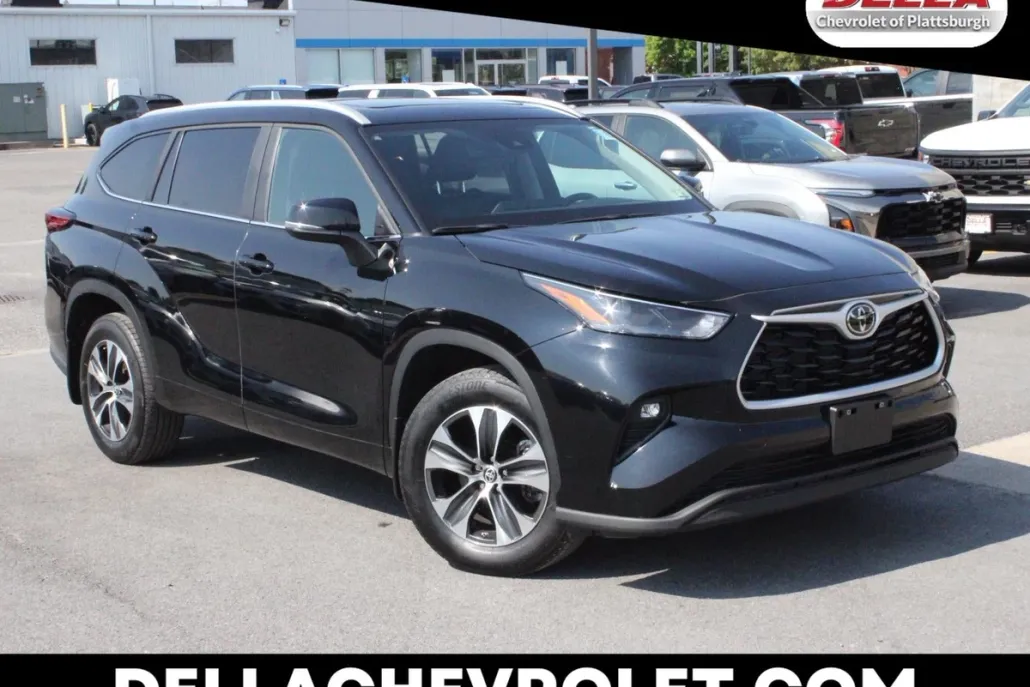 2023 Toyota Highlander L photo 1