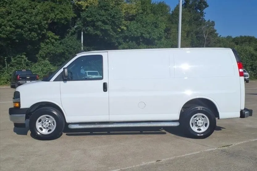 2024 Chevrolet Express Cargo 2500 photo 1