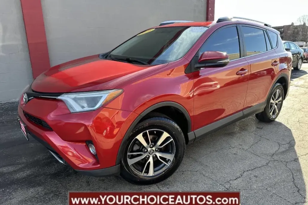2016 Toyota RAV4 XLE photo 1