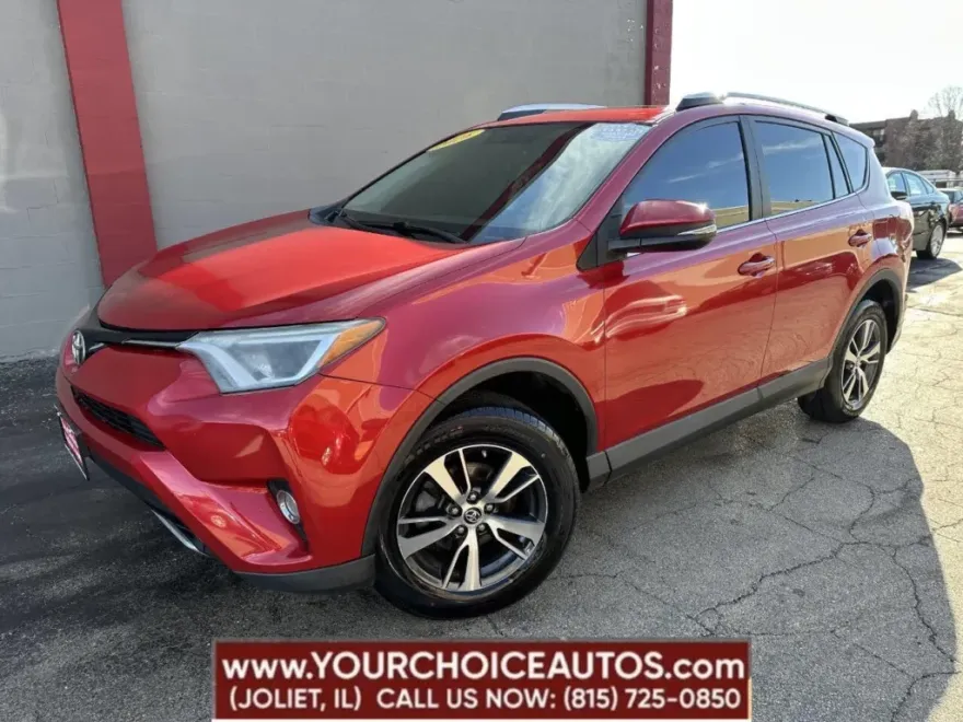2016 Toyota RAV4 XLE photo 1