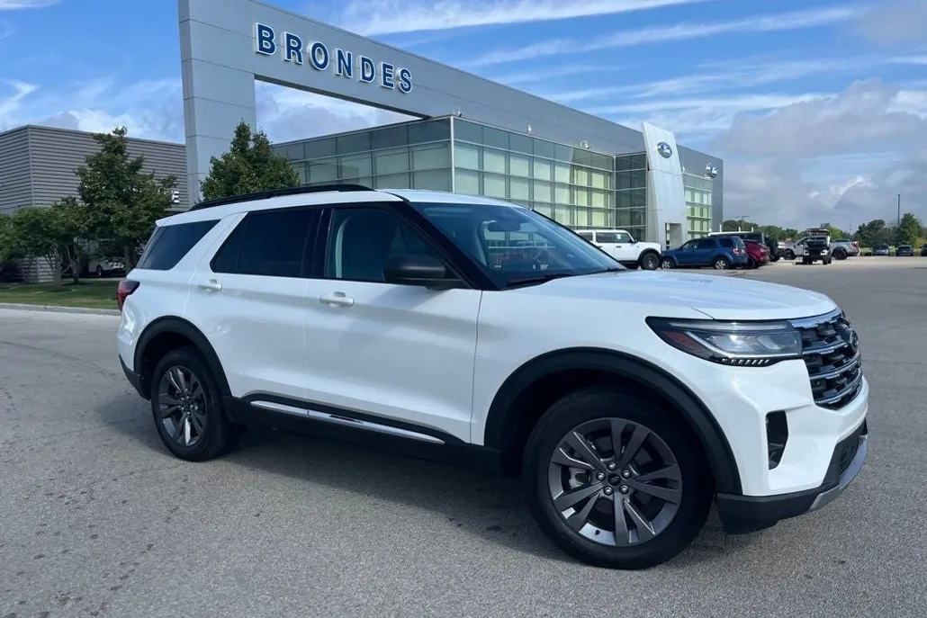 2025 Ford Explorer photo 1