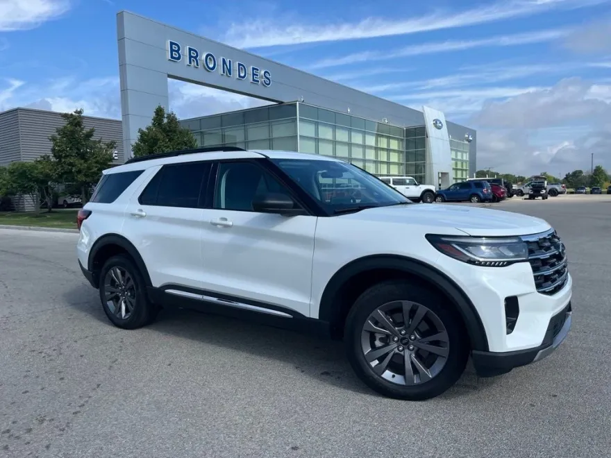 2025 Ford Explorer photo 1