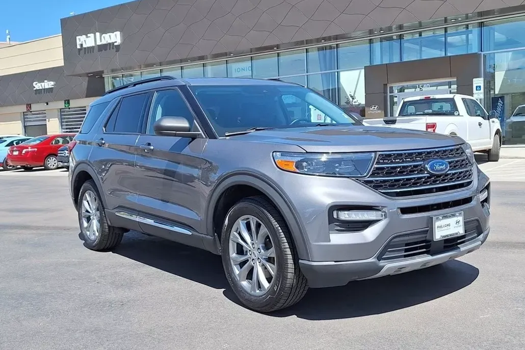 2021 Ford Explorer XLT photo 1