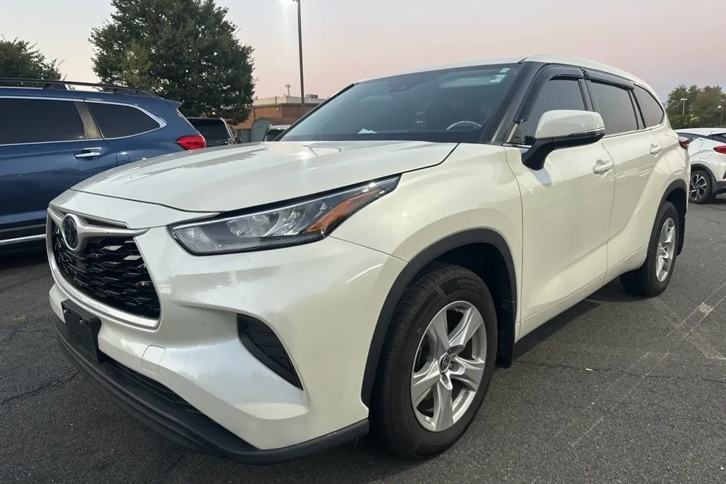 2020 Toyota Highlander L photo 1