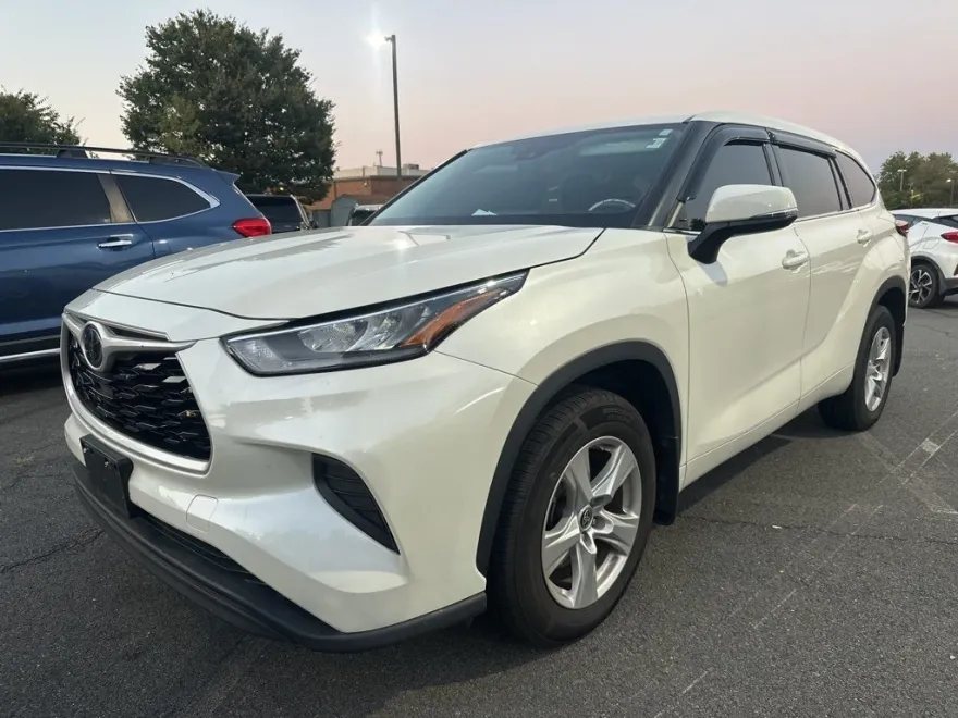 2020 Toyota Highlander L photo 1