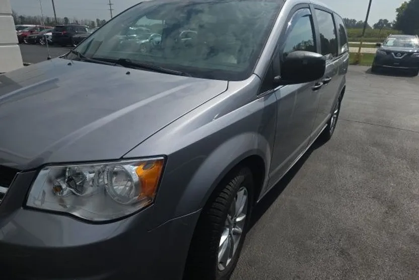 2019 Dodge Grand Caravan SXT photo 1