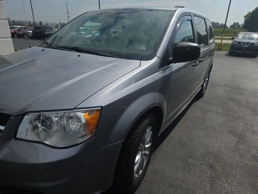 2019 Dodge Grand Caravan SXT photo 1