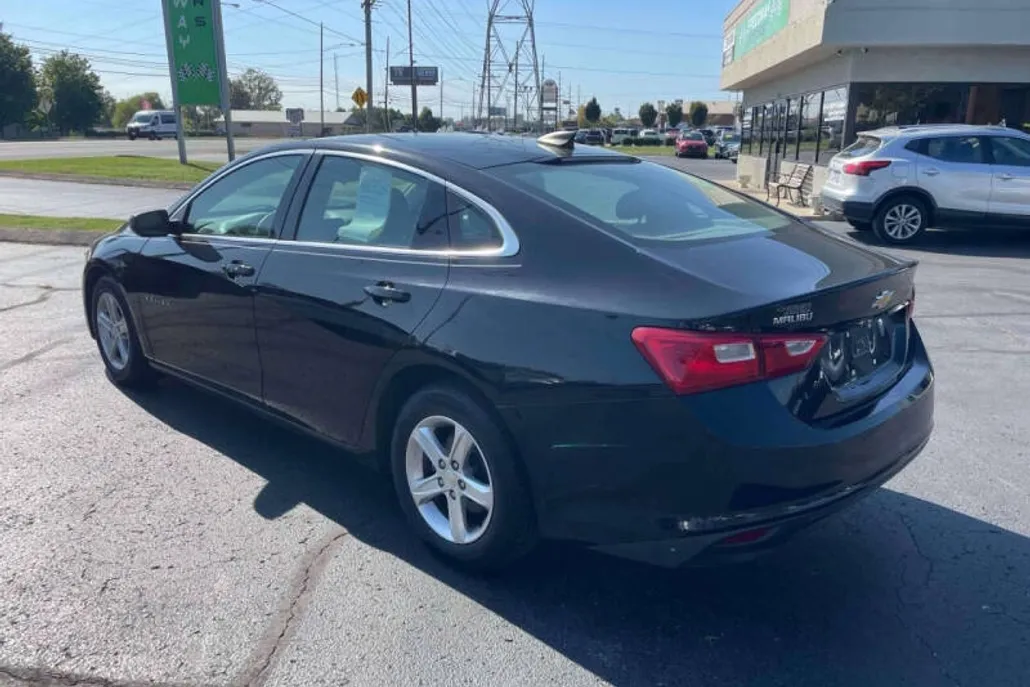 2019 Chevrolet Malibu LS photo 1