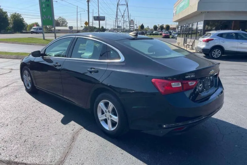 2019 Chevrolet Malibu LS photo 1