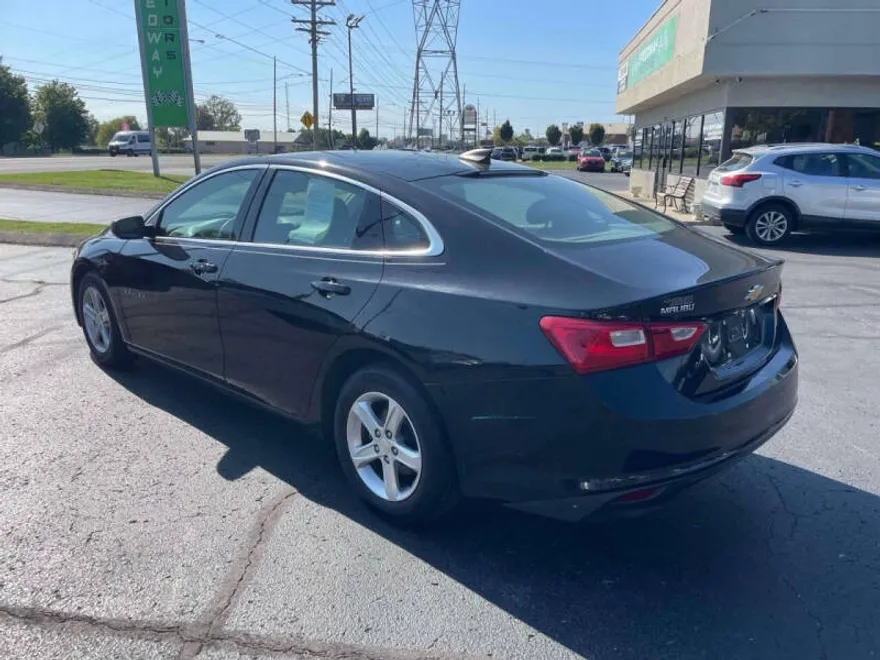 2019 Chevrolet Malibu LS photo 1