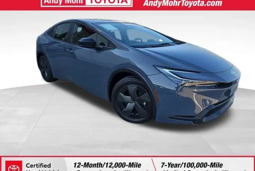 2024 Toyota Prius LE photo 1
