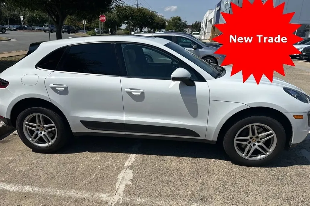 2017 Porsche Macan Base photo 1