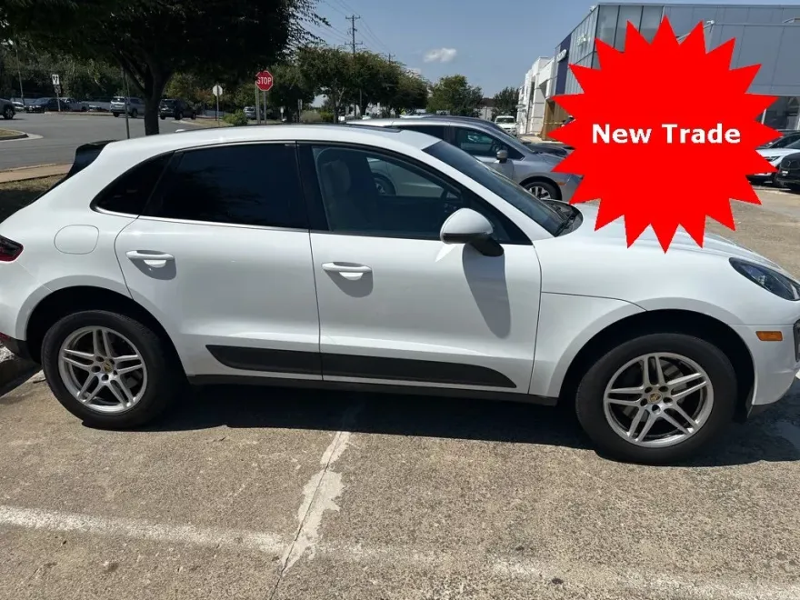 2017 Porsche Macan Base photo 1