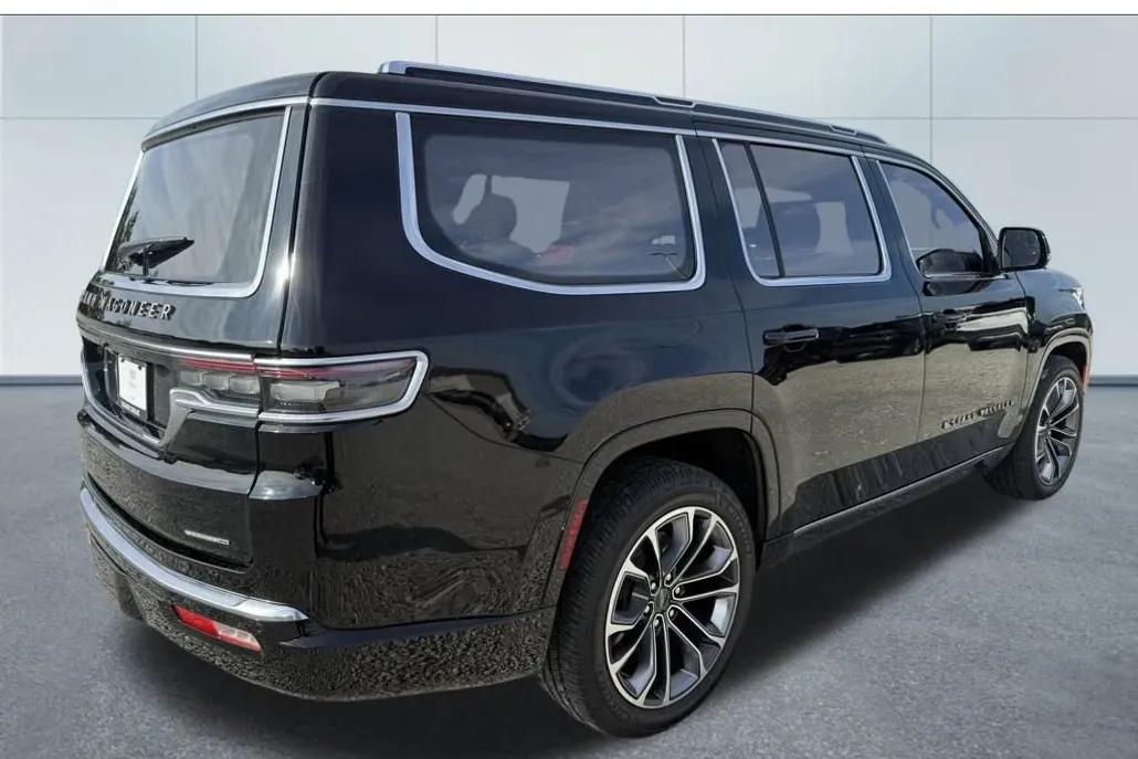 2022 Jeep Grand Wagoneer III photo 1