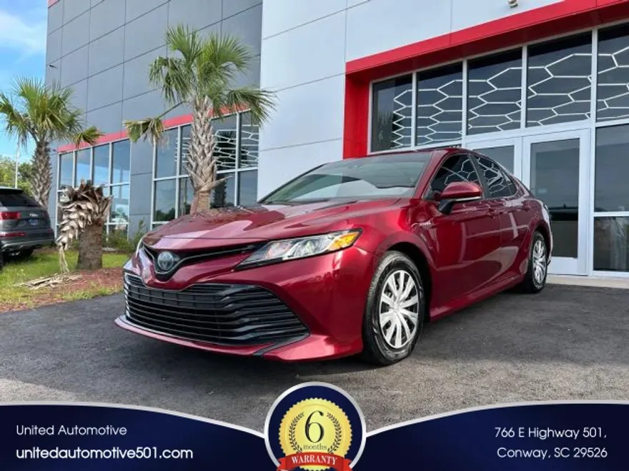2019 Toyota Camry Hybrid LE photo 1