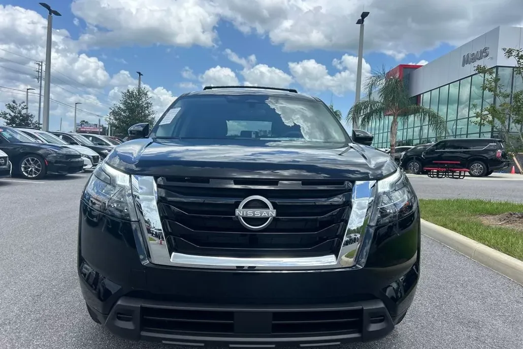2025 Nissan Pathfinder SV photo 1