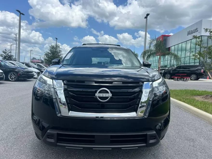 2025 Nissan Pathfinder SV photo 1