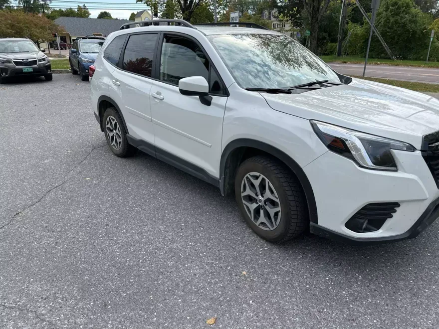 2023 Subaru Forester Premium photo 1