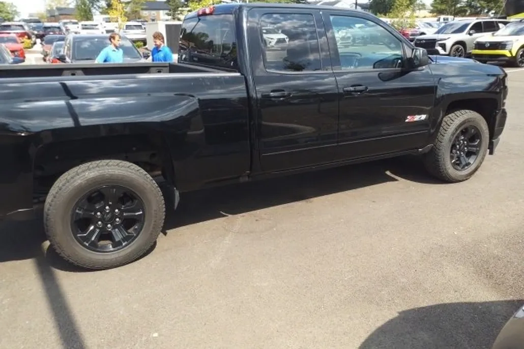 2016 Chevrolet Silverado 1500 LT photo 1