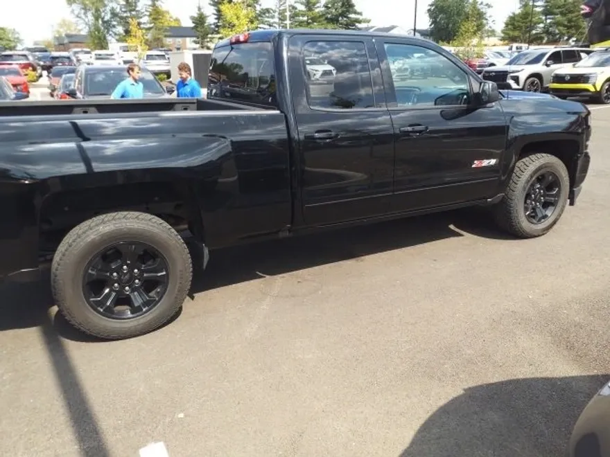 2016 Chevrolet Silverado 1500 LT photo 1