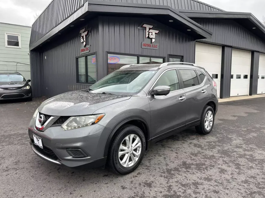 2015 Nissan Rogue SV photo 1