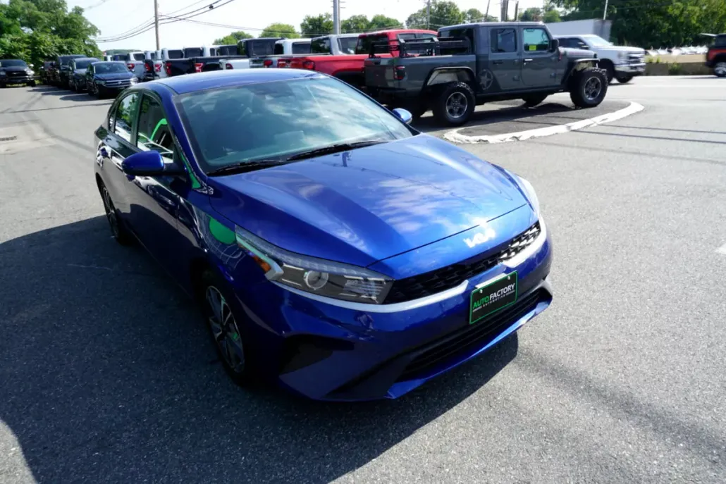 2023 Kia Forte LXS photo 1